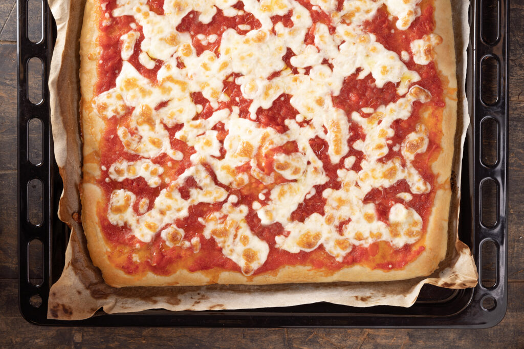 Pizza fatta in casa con forchetta
